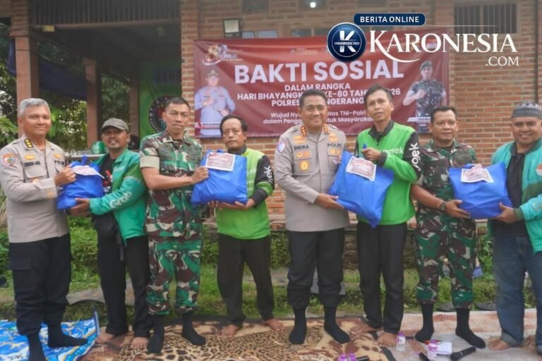 Foto bersama peserta kegiatan bakti sosial dan dialog kamtibmas