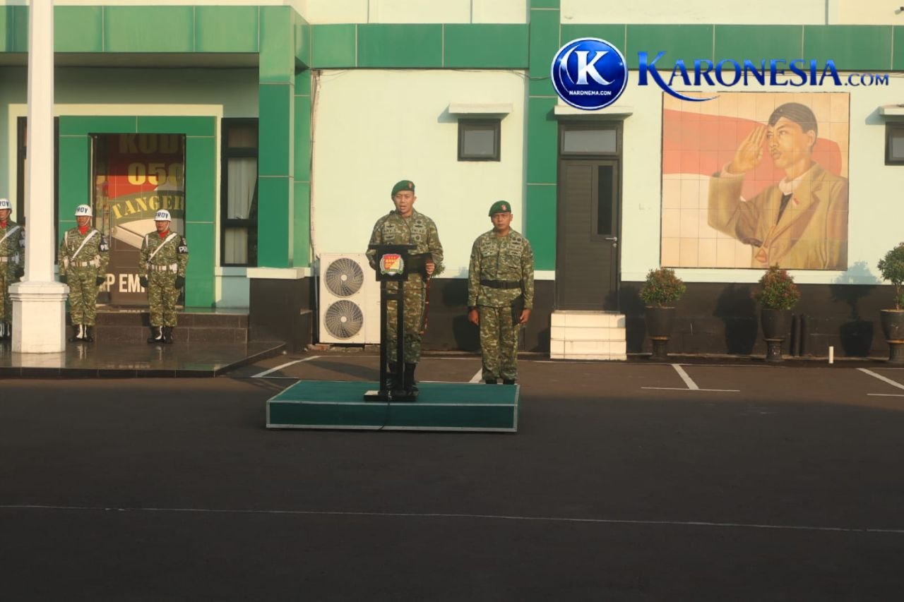 Dandim 0506/Tangerang menyampaikan amanat di podium upacara