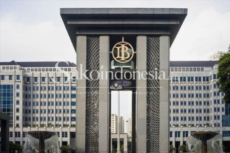 Gerbang utama dan gedung pusat Bank Indonesia Jakarta