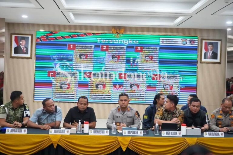 Konferensi pers pengungkapan tujuh tersangka pembunuhan prajurit TNI