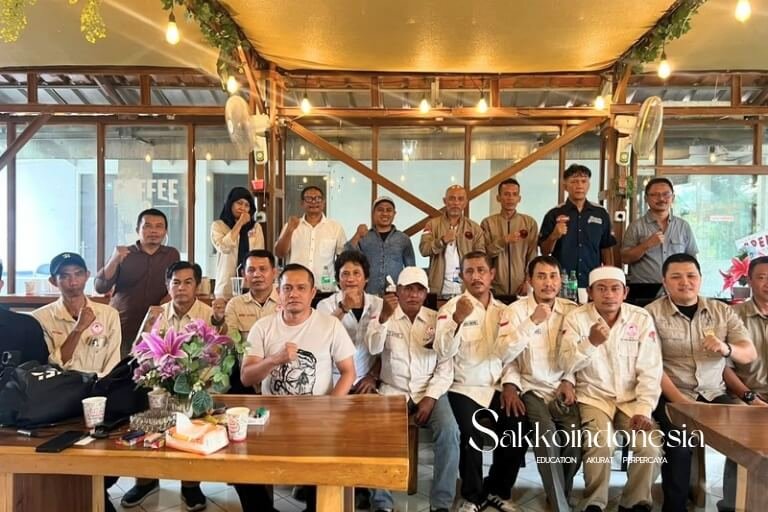 Pengurus DPD Gerakan Cinta Pembaharuan Banten berfoto bersama.